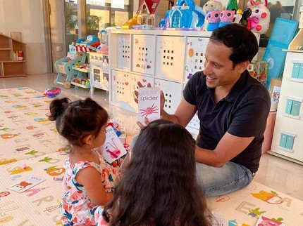 Menteri Nadiem Unggah Foto Bareng Anak, Beri 3 Tips Bermain Sambil Belajar