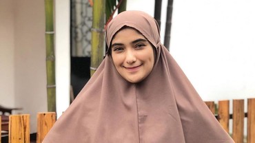 img-title Nadya Unggah Pose Ini Saat Rizki DA Ultah Dikelilingi Wanita, Pasrah?
