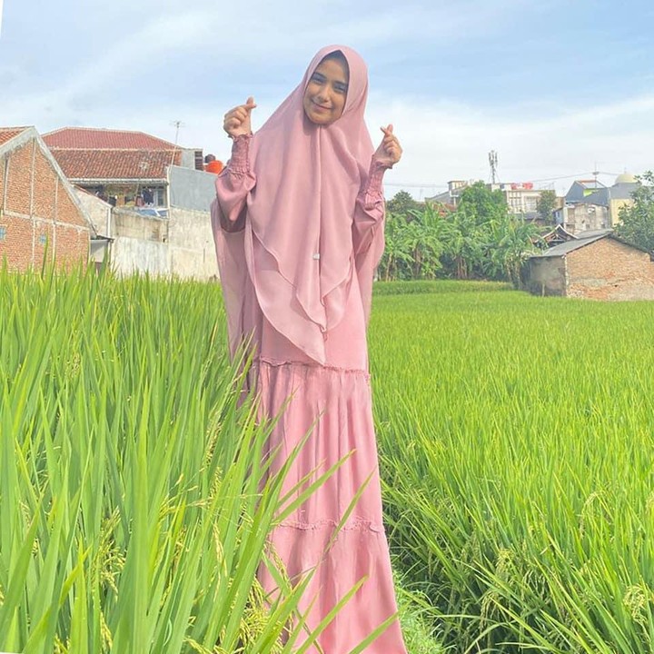 <p>Di tengah kehamilan dan cobaan yang menimpanya tersebut, Nadya tetap berusaha terlihat tenang dan tegar. (Foto: Instagram @nadyamustikarahayu)</p>