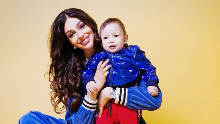 Oksana Voevodina dan putranya Oksana Voevodina
