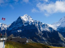 Mau Rasakan Liburan di Eropa? Yuk Ikutan Crash Landing on Swiss