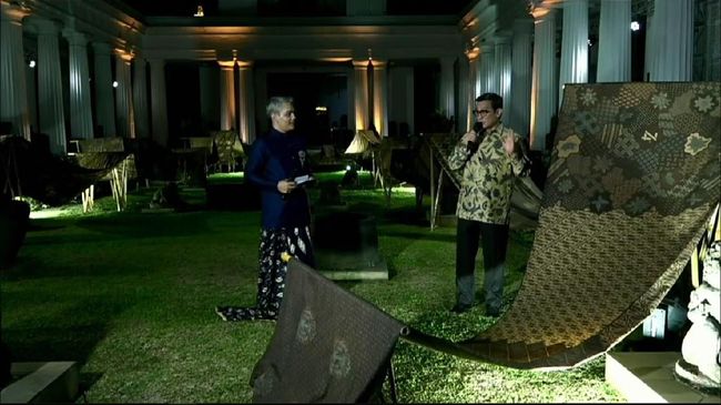 Mendikbud Nadiem Anwar Makarim meluncurkan Sentral Pasar Digital Batik 'Kuklik Batik' untuk mendorong perekonomian dan pelestarian batik.