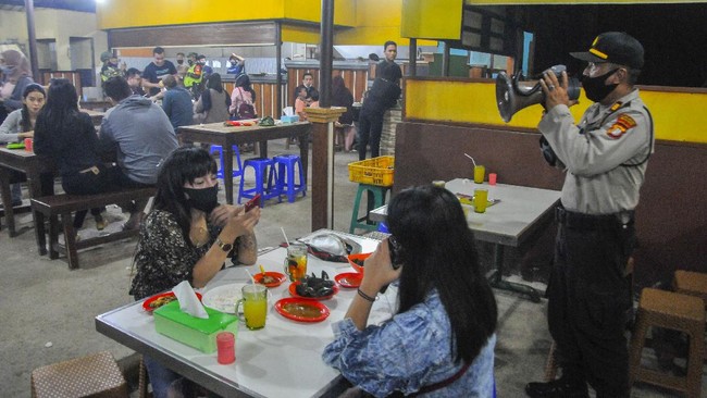 Netizen kritik PPKM berskala mikro pada 9 Februari 2021 hingga 14 hari ke depan.