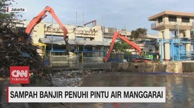 VIDEO: Sampah Banjir Penuhi Pintu Air Manggarai