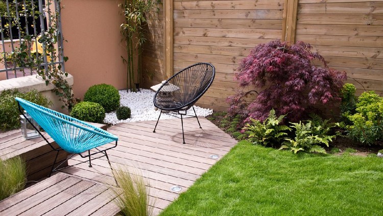 Modern wood terrace and garden