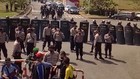 VIDEO: Polisi Bekasi Hadang Massa Buruh Ke DPR