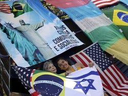 Warga Brasil Gelar Aksi Dukung dan Doakan Kesembuhan Trump