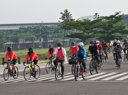 Saat Wulan Guritno dan Nugie Tantang Menhub Bersepeda