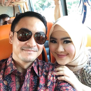Mantan Istri Zumi Zola Pamer Foto tanpa Hijab