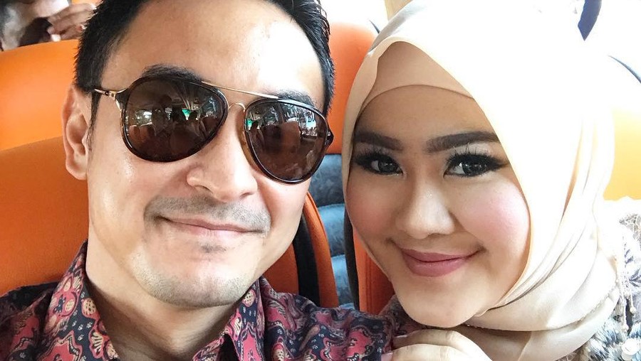 Sudah jatuh tertimpa tangga, di dalam penjara pula Zumi Zola digugat cerai oleh istrinya, Sherrin Tharia. (Foto: Instagram @stharia)