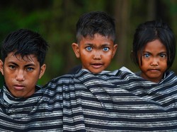 Tentang Foto Kilau Mata Biru Suku Buton dan Muna yang Viral Itu