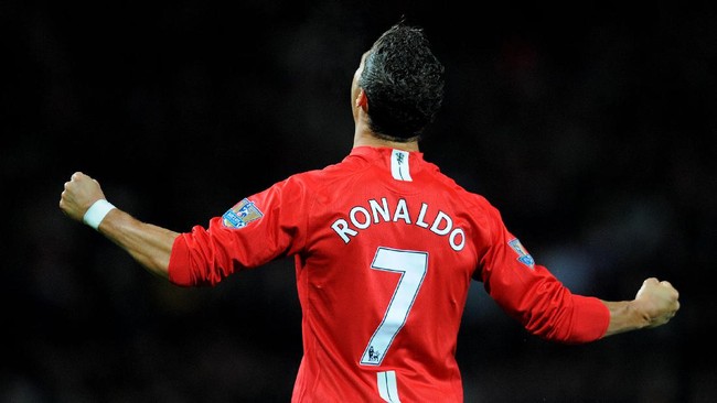 Nomor 7, yang semula ditolak Cristiano Ronaldo di Manchester United, kadung melekat dan identik dengan CR7.