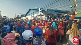 Usai 1,5 Jam Demo Tolak Omnibus Law, Buruh Kembali Kerja