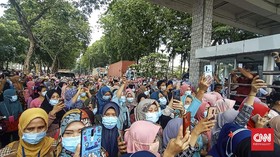 Ribuan Buruh Perempuan Blokir Akses Jalan Menuju Tangerang