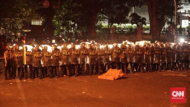 Saat ini kesepuluh orang yang mengikuti demo menolak Omnibus Law Cipta Kerja itu diperiksa jajaran Satreskrim Polrestabes Bandung.