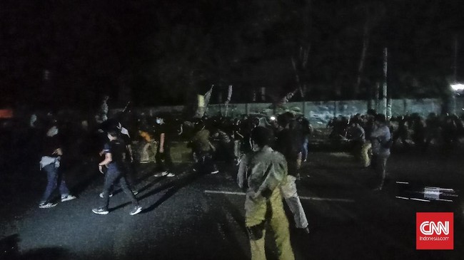 Polda Banten menuding aksi mahasiswa itu telah disusupi sehingga berlaku anarkistis, sebanyak 14 orang dari peristiwa tersebut telah diamankan untuk diperiksa.