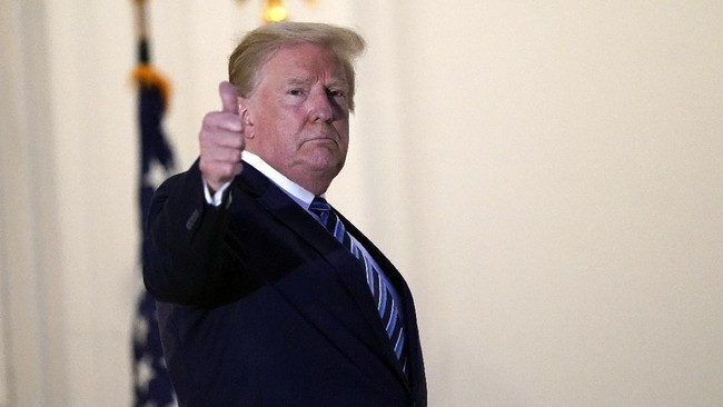 Presiden Amerika Serikat Donald Trump mengejek LeBron James di sela kampanye jelang Pilpres AS.
