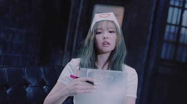 img-title YG Hapus Adegan Suster Seksi Jennie BLACKPINK, Pekerja Medis Bereaksi