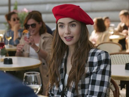 5 Fakta Pemeran Emily in Paris Lily Collins yang Dikagumi V BTS
