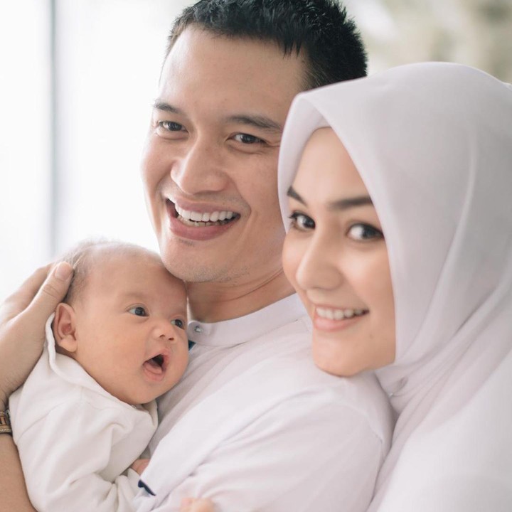 <p>Acara akikah anak Citra Kirana diadakan di rumah pada 5 Oktober, sementara acara potong kambing sudah lebih dahulu dilaksanakan yaitu pada 2 Oktober. (Foto: Imagenic via Instagram)</p>