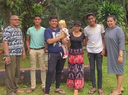 Anak NTT Tapi Berwajah Bule Ini Viral karena Beda Banget Sama Kakaknya