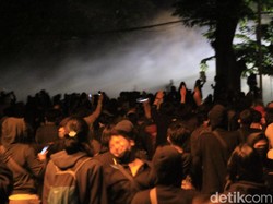 Video Demo Tolak Omnibus Law di DPRD Jabar Mencekam!
