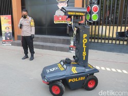 Polisi Bojonegoro Luncurkan Robot Pendeteksi Masyarakat Tak Bermasker
