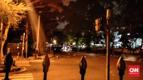Water Cannon Ditembakkan, Massa Demo di Bandung Kocar-Kacir