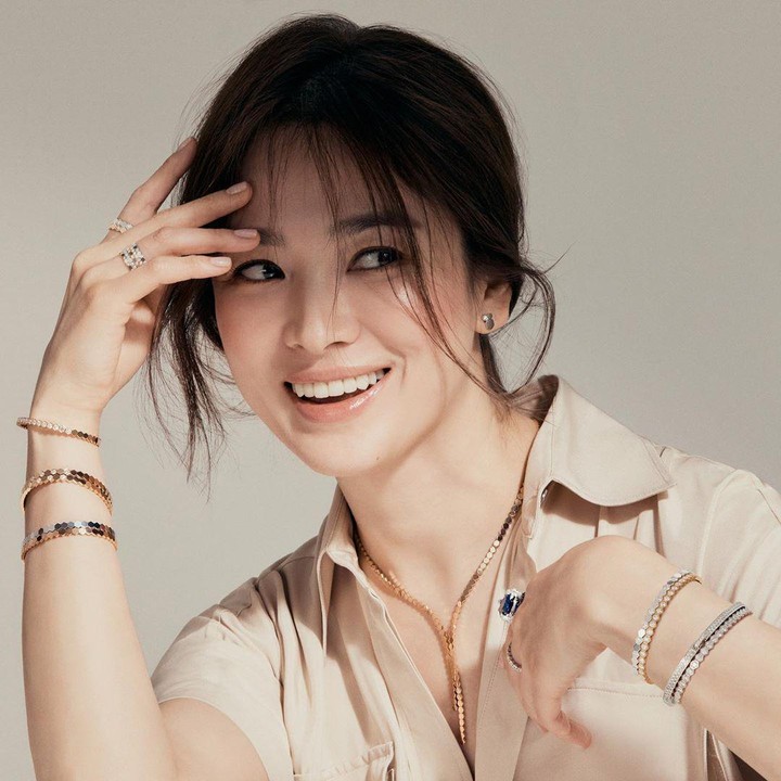 <p>Belum lama ini, Song Hye Kyo terpilih menjadi model perhiasan Chaumet asal Paris. (Foto: Instagram @kyo1122)</p>