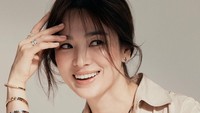 7 Foto Terbaru Song Hye Kyo Usai Setahun Cerai dari Song Joong Ki