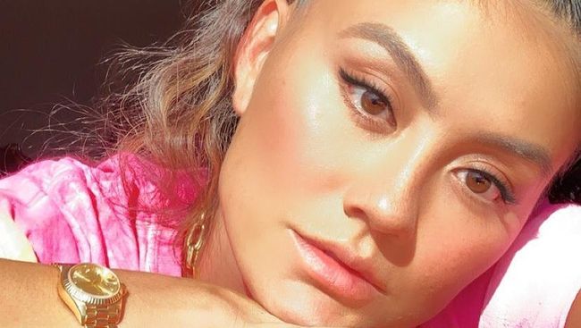 8 Lagu Galau Terbaik Agnez Mo Siap Temani Kamu Saat Patah Hati 