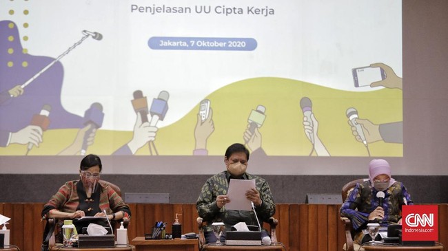 Menko Airlangga menyebut manufaktur dan perikanan jadi sektor usaha yang kecipratan untung lebih dulu dari implementasi UU Cipta Kerja.