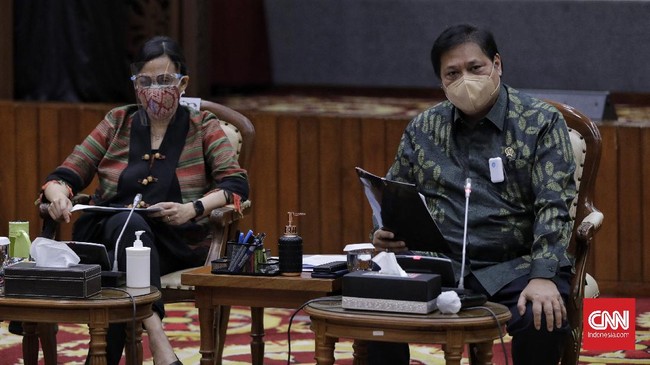 Usulan mobil baru bebas pajak dicanangkan oleh Menperin Agus Gumiwang, didukung Menko Airlangga Hartarto, namun ditolak oleh Menkeu Sri Mulyani.