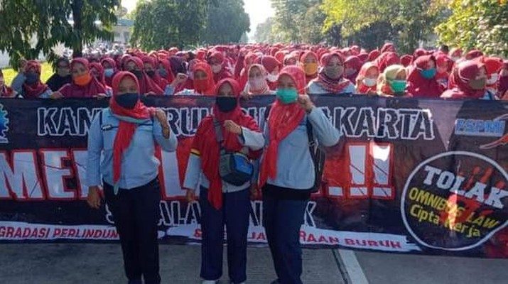Aksi demo tolak Omnibus law disejumlah pabrik di Kerawang, Jawa Barat. Ist