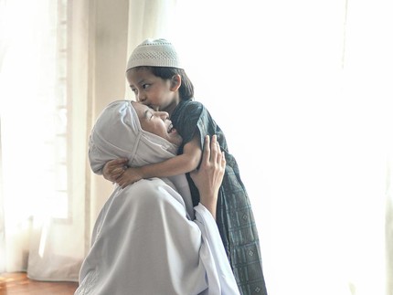 Bacaan Salat Lengkap yang Wajib Diajarkan ke Anak, Bisa Dimulai Sejak 7 Tahun