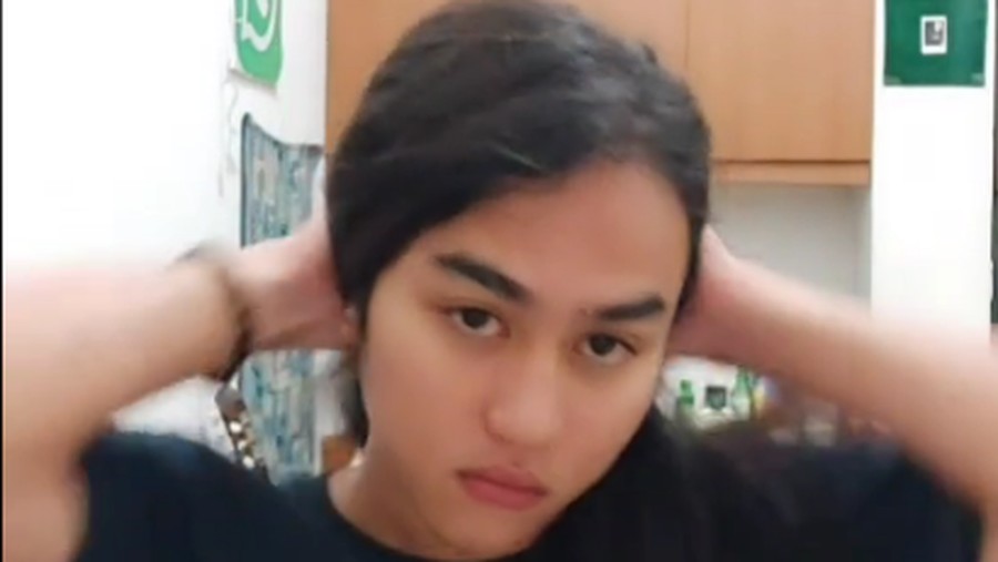 Bambang Ramadhan, pria yang viral karena berparas cantik.