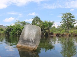 Makna Mendalam Benda Purbakala yang Dikandung Danau Sentani Papua