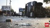 FOTO: Demo Mahasiswa Menolak Omnibus Law di Jakarta Demonstrasi mahasiswa menolak UU Cipta Kerja alias Omnibus Law di kawasan Gedung DPR RI, Jakarta Pusat, berakhir ricuh pada Rabu (7/10).