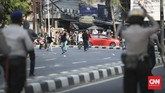 FOTO: Demo Mahasiswa Menolak Omnibus Law di Jakarta Demonstrasi mahasiswa menolak UU Cipta Kerja alias Omnibus Law di kawasan Gedung DPR RI, Jakarta Pusat, berakhir ricuh pada Rabu (7/10).