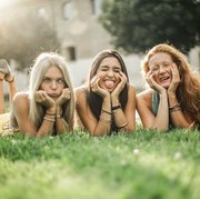 Punya Banyak Teman, Inilah Deretan Zodiak Paling Ekstrovert!