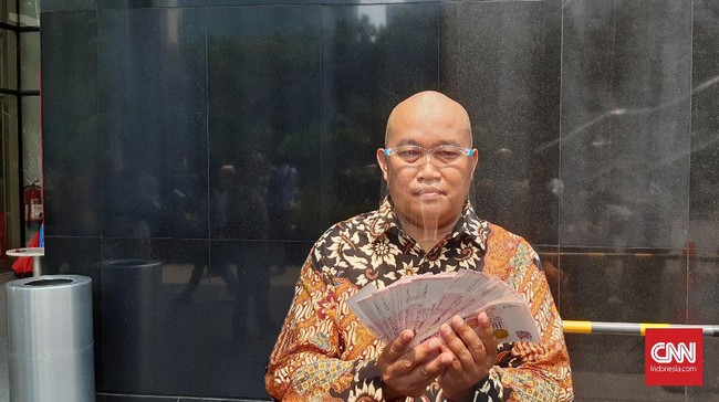 Boyamin Saiman diperiksa sebagai saksi untuk tersangka Bupati Banjarnegara nonaktif Budhi Sarwono. Ia diperiksa sebagai Direktur PT Bumi Redjo.
