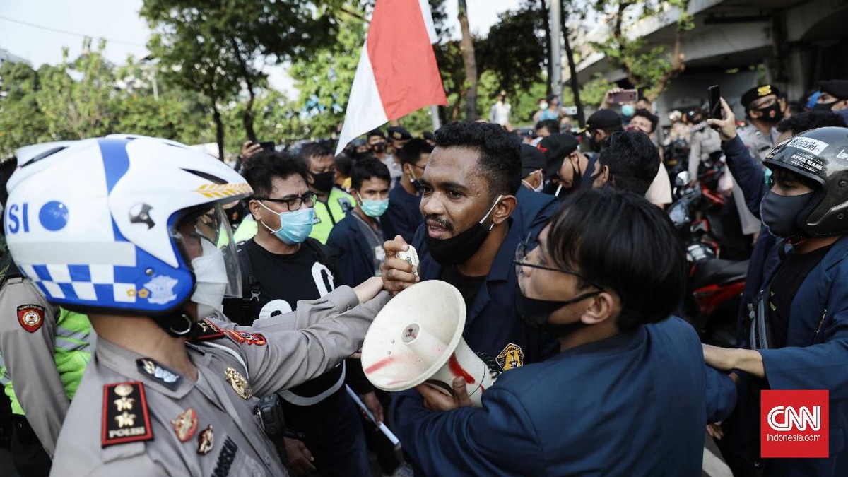 FOTO: Demo Mahasiswa Menolak Omnibus Law di Jakarta
