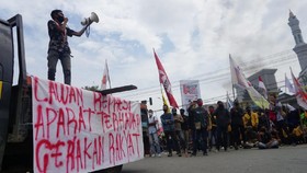 Mahasiswa Demo, Simpang Lembuswana Samarinda Lumpuh