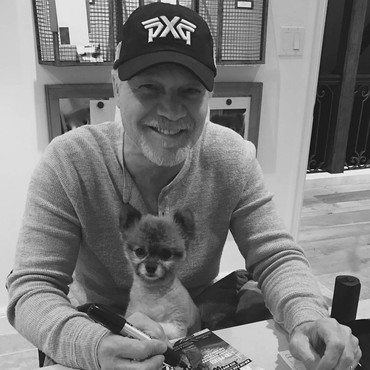 Tiga Gitar Ikonik Peninggalan Eddie Van Halen Terjual Rp5,9 Miliar