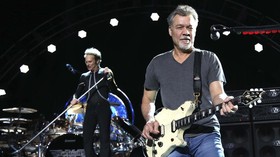Eddie Van Halen, Dewa Gitar Legendaris Berdarah Indonesia
