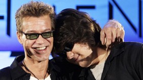 Eddie Van Halen Meninggal Dunia, Gitaris dan Pesohor Berduka