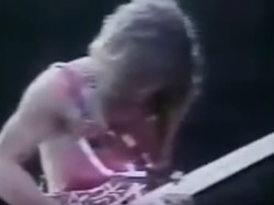Gitaris Eddie Van Halen Meninggal Dunia