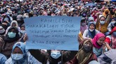 FOTO: Gelombang Protes Buruh dan Mahasiswa Tolak UU Ciptaker Aksi buruh dan mahasiswa atas RUU Ciptaker yang disahkan dalam rapat paripurna pada 5 Oktober 2020 berlangsung bergelombang di sejumlah wilayah di Indonesia.
