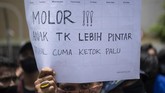 FOTO: Gelombang Protes Buruh dan Mahasiswa Tolak UU Ciptaker Aksi buruh dan mahasiswa atas RUU Ciptaker yang disahkan dalam rapat paripurna pada 5 Oktober 2020 berlangsung bergelombang di sejumlah wilayah di Indonesia.