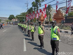 600 Personel Disiagakan Amankan Demo Tolak Omninbus Law di Surabaya
